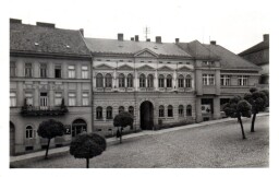 Humpolec, Dolní (Palackého) náměstí, radniční budova (dnes městská knihovna)